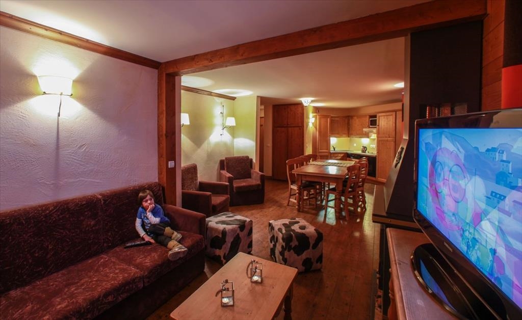 4 bedroom plus cabin apartment for 10 people at Residences Village Montana, Tignes