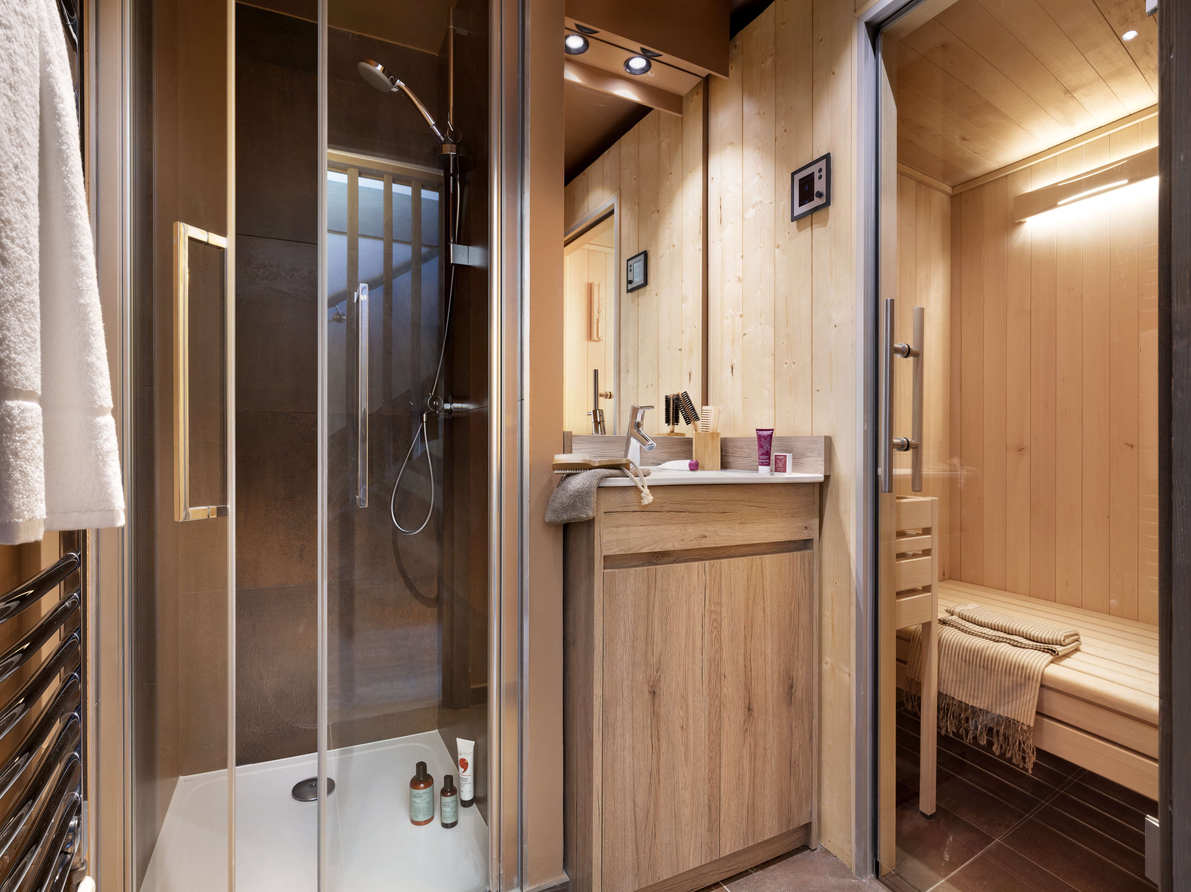 3-Room Flat Sleeps 4 - Private Sauna (Premium) – image 1