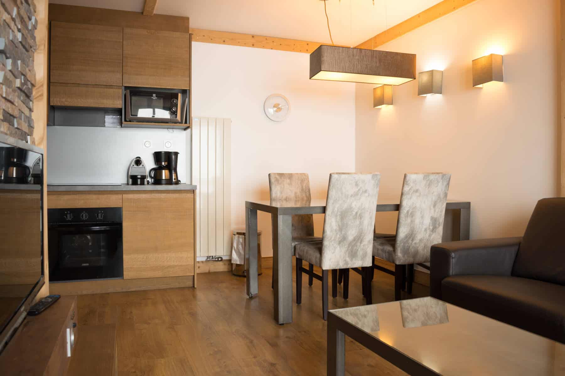 1 bedroom + cabin – image 1